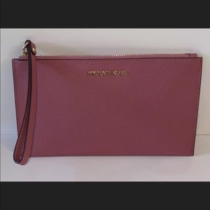 NWT MICHAEL KORS JET SET LARGE ZIP CLUTCH Wristlet
